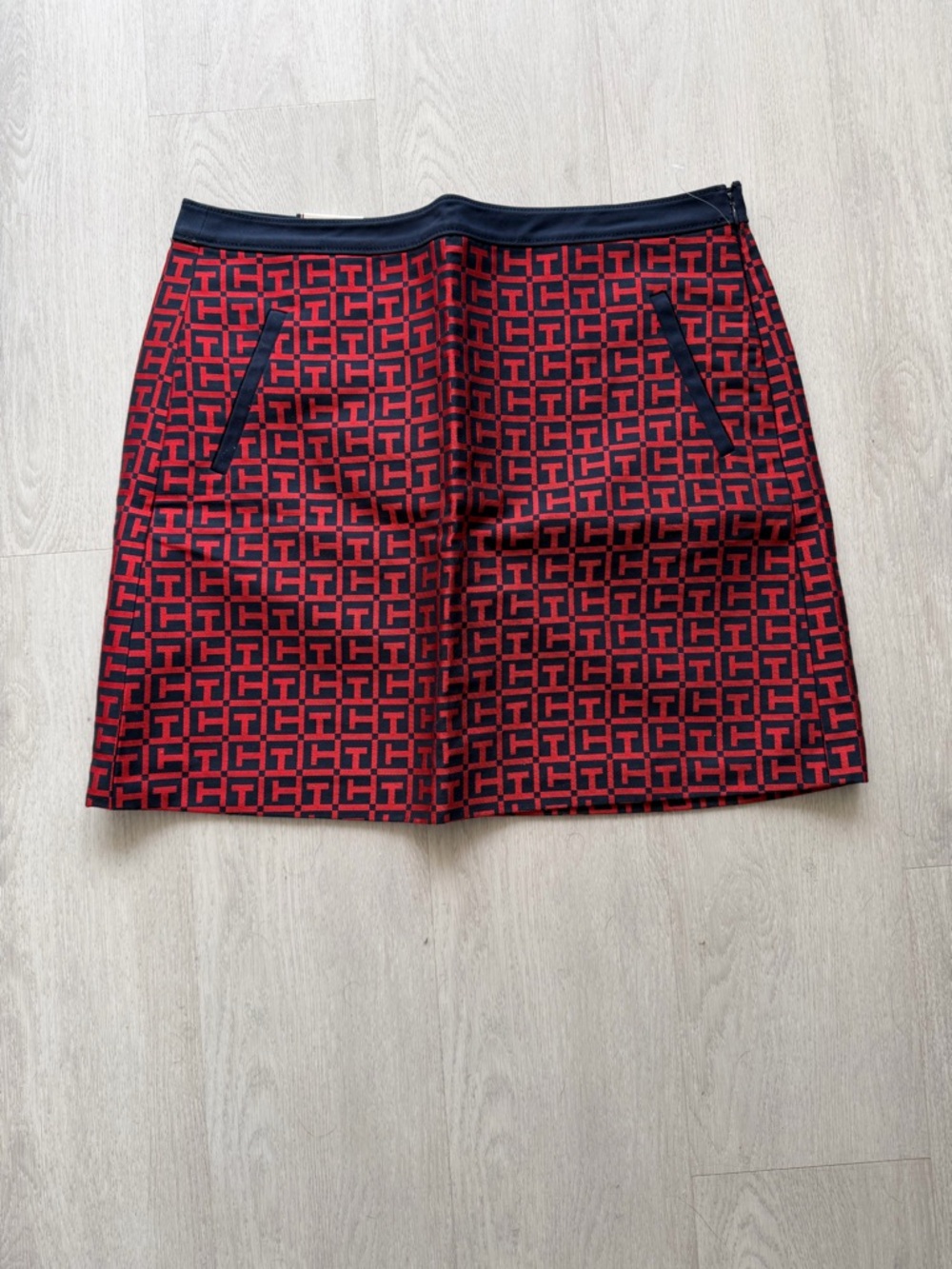 Tommy Hilfiger Red Patterned Mini Skirt with Navy Blue Trim